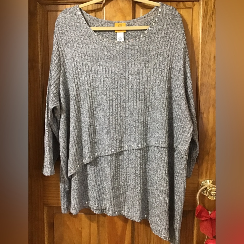 Woman’s size 3X ruby, RD woman top/blouse RE